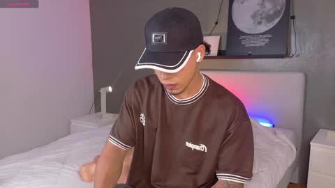   online show from 11.08.25