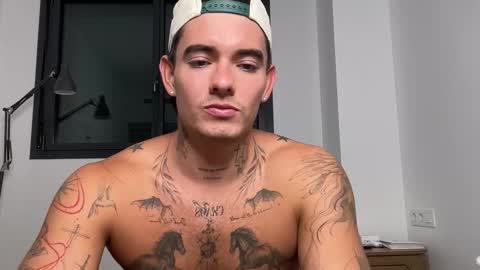 Snapshot of kenboyea_ chatting on 09.29.25 luis carlos esteban online show from 09.29.25