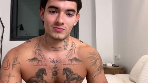 Snapshot of kenboyea_ chatting on 09.30.25 luis carlos esteban online show from 09.30.25