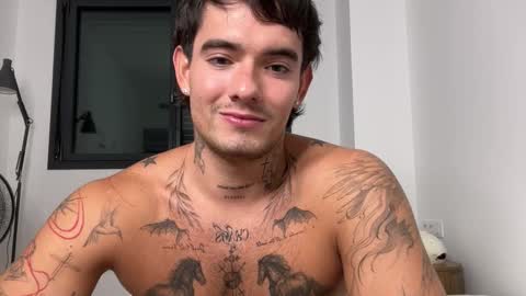 Snapshot of kenboyea_ chatting on 10.08.25 luis carlos esteban online show from 10.08.25