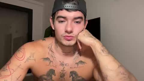 Snapshot of kenboyea_ chatting on 10.27.25 luis carlos esteban online show from 10.27.25