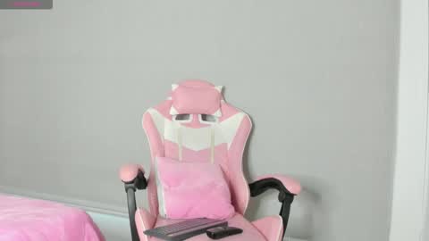 Snapshot of kendal_hot1 chatting on 11.14.25 Aleja3 online show from 11.14.25