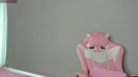 Snapshot of kendal_hot1 chatting on 11.17.25 Aleja3 online show from 11.17.25