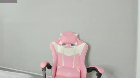 Snapshot of kendal_hot1 chatting on 11.20.25 Aleja3 online show from 11.20.25