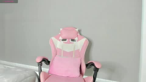 Snapshot of kendal_hot1 chatting on 11.24.25 Aleja3 online show from 11.24.25