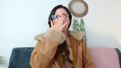 Snapshot of kendal_mosk chatting on 10.30.25 Valery online show from 10.30.25