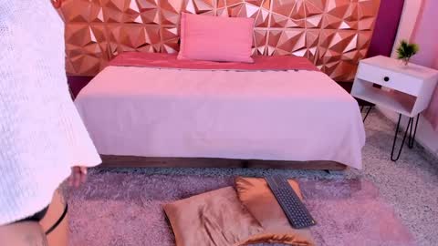 Snapshot of kendall23_ chatting on 12.12.24 Kendall online show from 12.12.24