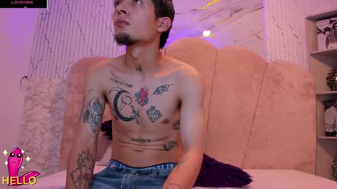 Snapshot of kendalltaylorr chatting on 01.18.25 Kendall and Taylor online show from 01.18.25