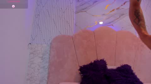 Snapshot of kendalltaylorr chatting on 01.26.25 Kendall and Taylor online show from 01.26.25