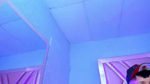 Snapshot of kendalltaylorr chatting on 02.09.25 Kendall and Taylor online show from 02.09.25