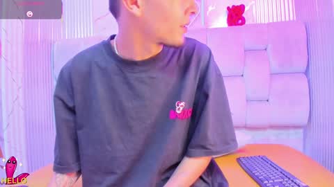 Snapshot of kendalltaylorr chatting on 02.14.25 Kendall and Taylor online show from 02.14.25