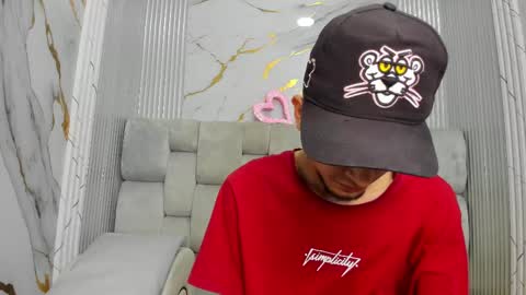 Snapshot of kendalltaylorr chatting on 09.22.25 Kendall and Taylor online show from 09.22.25