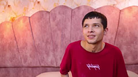 Snapshot of kendalltaylorr chatting on 10.26.25 Kendall and Taylor online show from 10.26.25