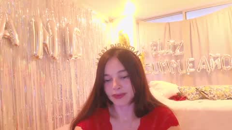 Snapshot of kendalltyler chatting on 11.18.25 kendall online show from 11.18.25