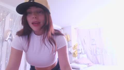 Snapshot of kendalltyler chatting on 11.19.25 kendall online show from 11.19.25