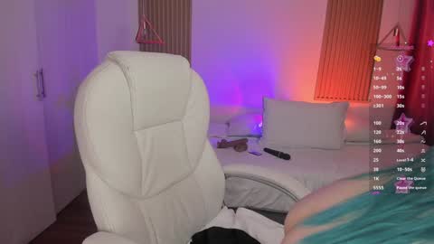 Kendall  online show from 11.08.25