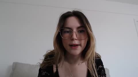 Snapshot of kendallyourdream chatting on 12.01.24 cloe online show from 12.01.24