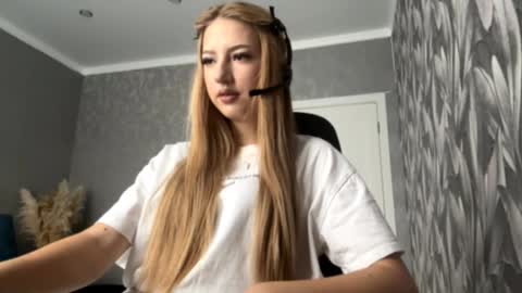 Snapshot of kendastuckmeyer chatting on 10.09.25 Betty online show from 10.09.25