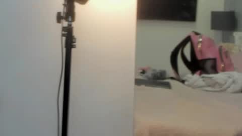 Snapshot of kendra_london chatting on 11.08.25 Kendra London online show from 11.08.25