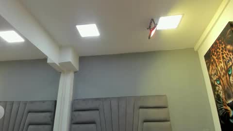 Snapshot of kendra_london chatting on 11.12.25 Kendra London online show from 11.12.25