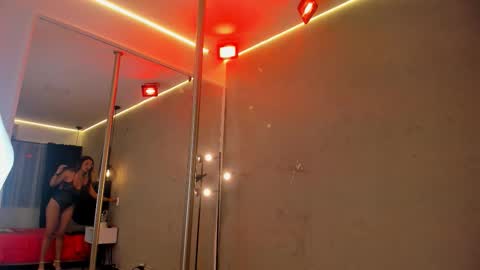 Snapshot of kendra_london chatting on 11.14.25 Kendra London online show from 11.14.25