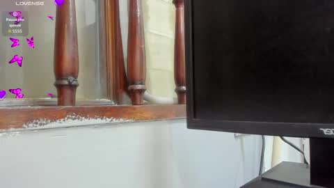 Snapshot of kendra_london chatting on 11.17.25 Kendra London online show from 11.17.25