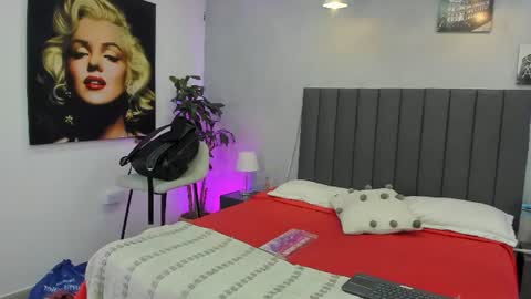 Kendra London online show from 07.10.26