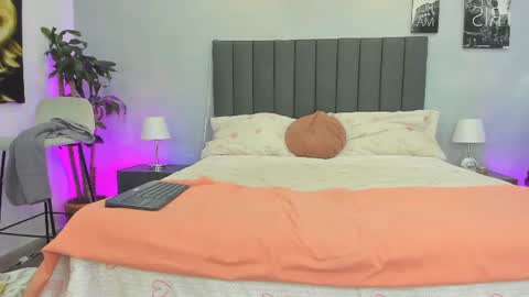 Kendra London online show from 08.03.26