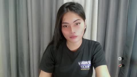 K E N D R A online show from 02.18.25