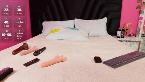 Snapshot of kendrafoster1 chatting on 11.18.25 Kendra Foster online show from 11.18.25