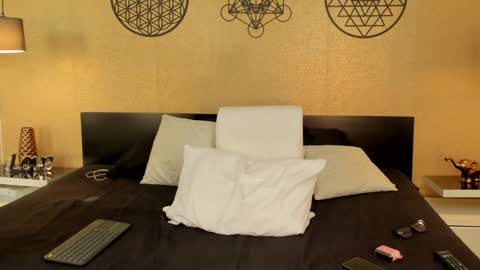 KENDRA online show from 01.12.25