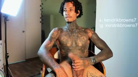 Snapshot of kendrik_brown chatting on 11.22.25 kendrick brown online show from 11.22.25