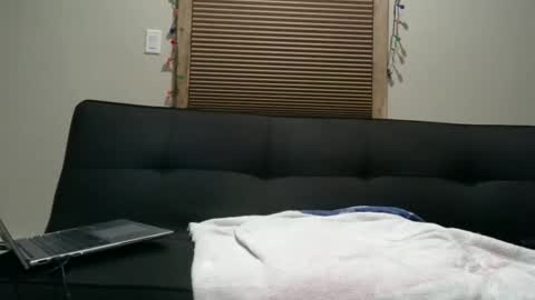 Snapshot of kenluca chatting on 01.04.25 Kenluca online show from 01.04.25
