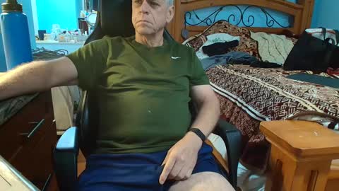 Snapshot of kent_ham chatting on 10.03.25 kent_ham online show from 10.03.25