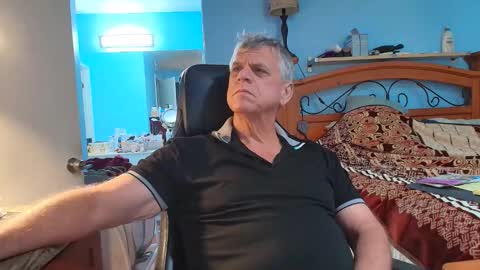 Snapshot of kent_ham chatting on 10.19.25 kent_ham online show from 10.19.25