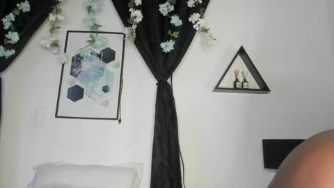 Snapshot of kentha_mitchellss chatting on 03.25.26 KENTHA online show from 03.25.26