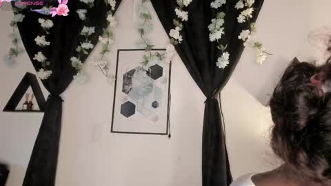 Snapshot of kentha_mitchellss chatting on 04.24.26 KENTHA online show from 04.24.26