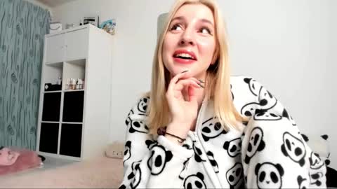 Kenzie online show from 02.03.25