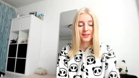 Kenzie online show from 10.22.25