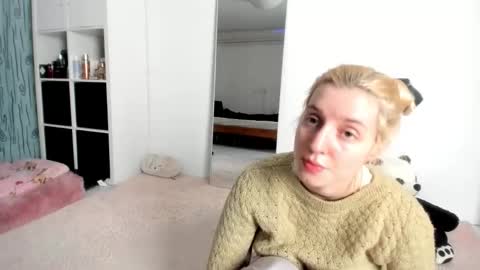 Snapshot of kenziedawton chatting on 02.01.26 Kenzie online show from 02.01.26