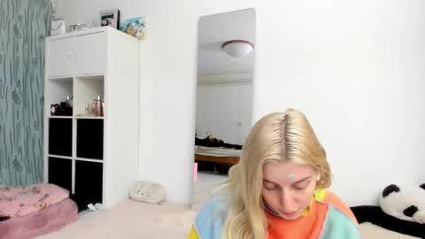 Snapshot of kenziedawton chatting on 02.22.26 Kenzie online show from 02.22.26