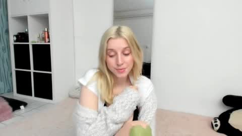 Snapshot of kenziedawton chatting on 03.27.26 Kenzie online show from 03.27.26