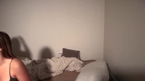 Snapshot of kenziesmithh chatting on 09.19.25 kenziesmithh online show from 09.19.25