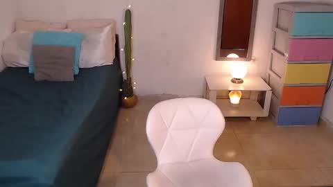 Mia  online show from 12.19.24