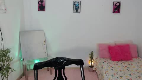 Mia  online show from 10.08.25