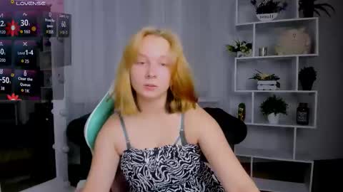 Snapshot of ketrin_n_ chatting on 11.24.25 Ketrin online show from 11.24.25