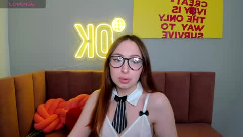 Snapshot of ketrinwhite chatting on 05.11.26 KatrinaKetrin online show from 05.11.26