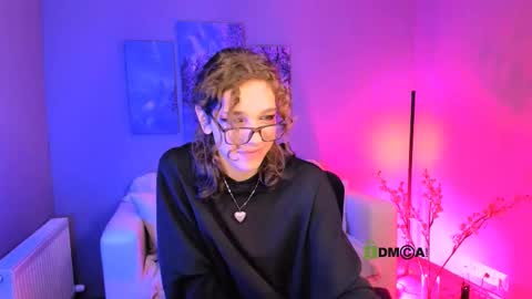 Snapshot of kevi_sunn chatting on 09.09.25 kevi here online show from 09.09.25