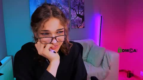 Snapshot of kevi_sunn chatting on 09.19.25 kevi here online show from 09.19.25