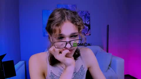 Snapshot of kevi_sunn chatting on 09.23.25 kevi here online show from 09.23.25